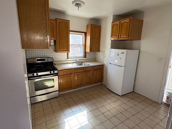 2nd image of 306 McLean Ave APT 2