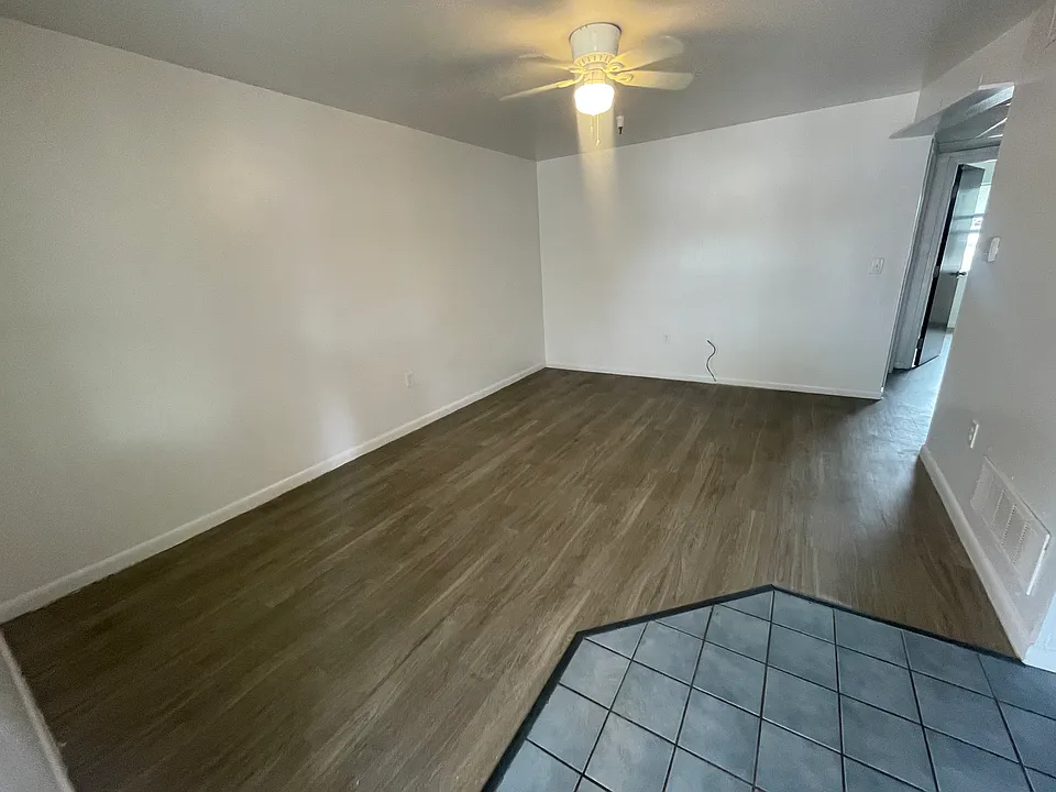 310 Plum St #8