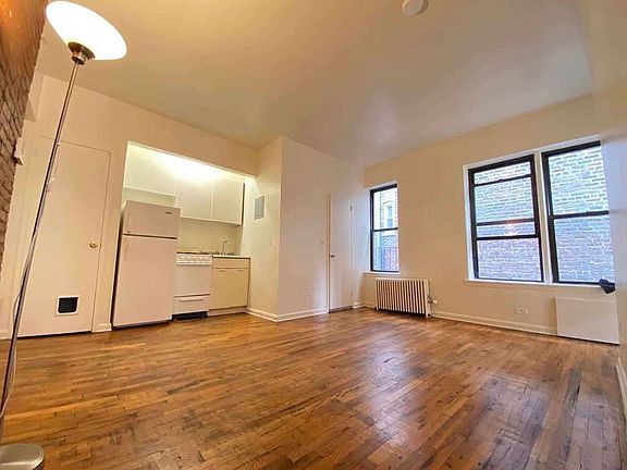 2nd image of 226 E 29th St APT 3e