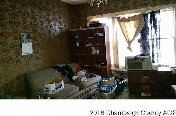 4th image of 208 E Logan St