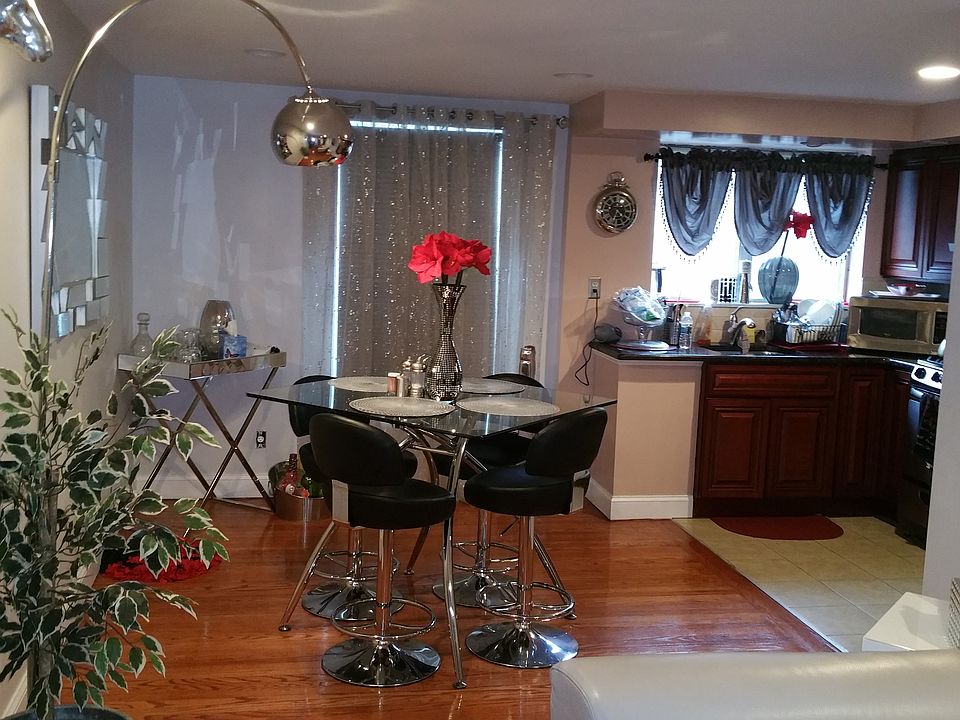 1st image of 617 E Sanger Street