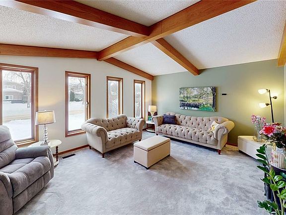 5th image of 38 University Park Dr