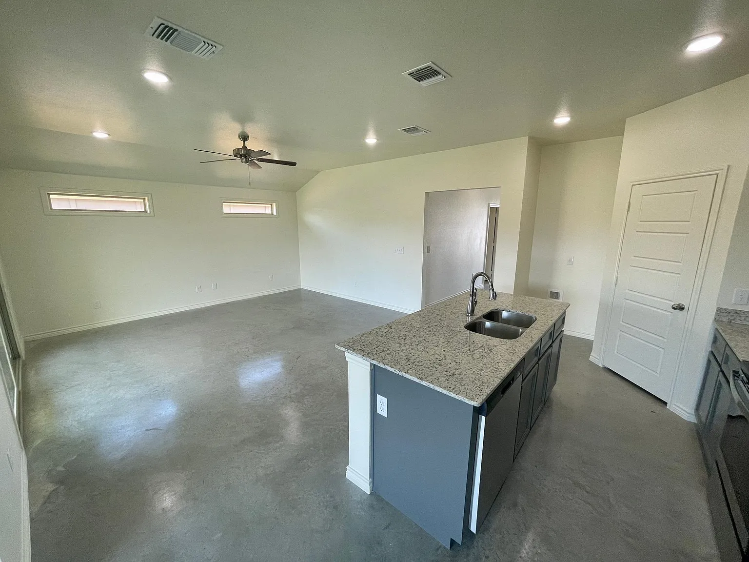 3 bed, 1542 sqft, $1,799 — Photo 2