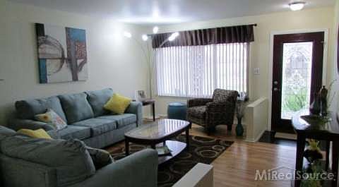 3rd image of 34709 Ackley Dr