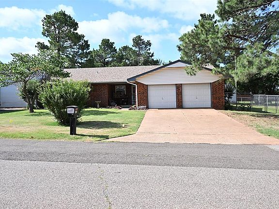 2nd image of 432 E Carson Ln