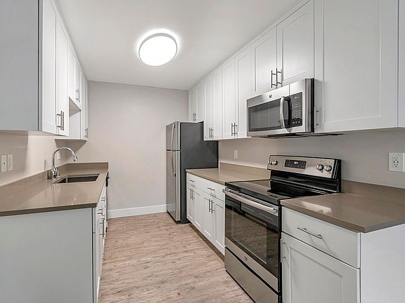 4th image of 94 Winslow Ct APT 2