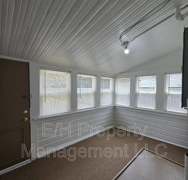322 N Park Ave — Photo 23
