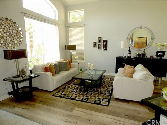3rd image of 20 Blackbird Ln