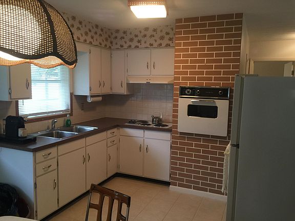 2nd image of 2695 Pinehurst Ave