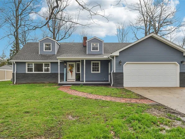 7999 Oxford Dr, Strongsville, OH 44149