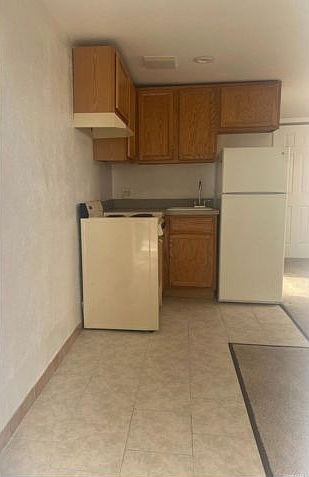 2nd image of 1135 N Broadway
