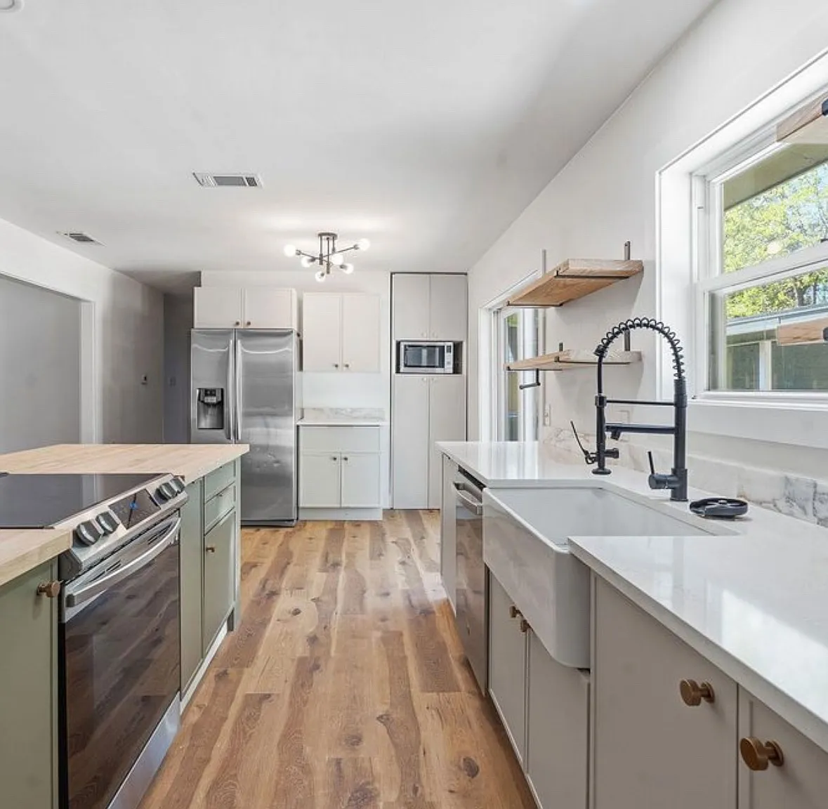 3 bed, 2330 sqft, $2,950 — Photo 1