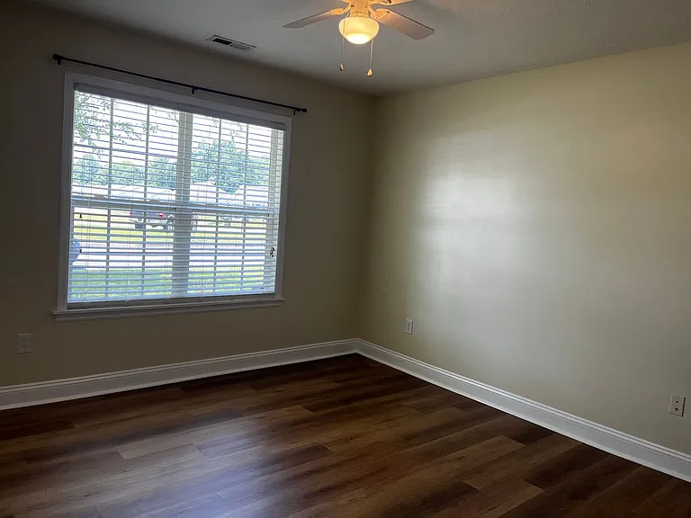 129 Pella Ln — Photo 10