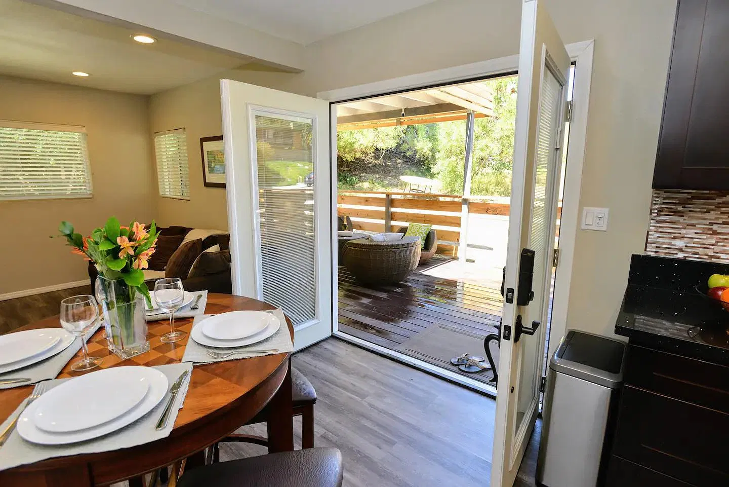 2 bed, 800 sqft, $3,100 — Photo 1