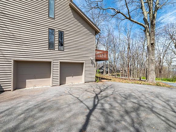 3rd image of 44 E Catoctin Dr