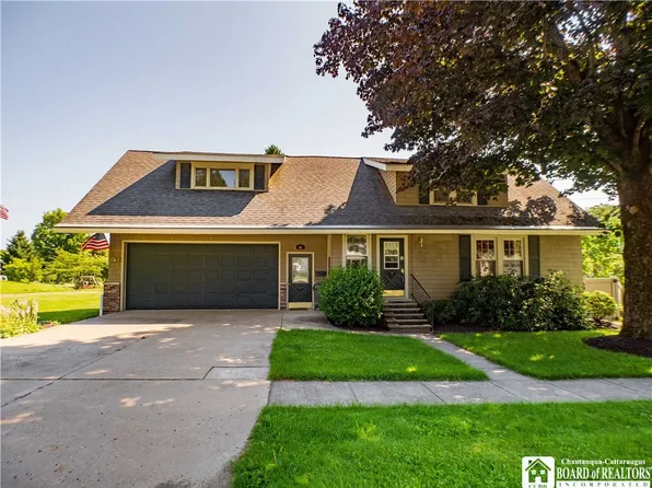 41 Academy St, Mayville, NY 14757