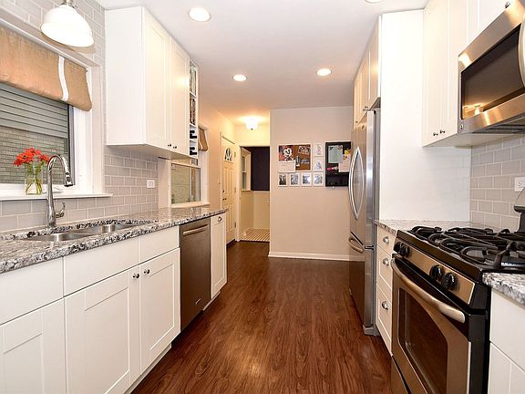 2nd image of 1009 Community Dr