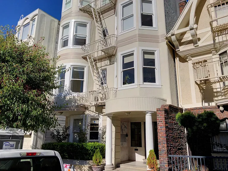 2134 Green St #5 — Photo 1