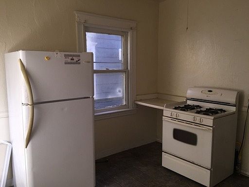 2nd image of 293 Kenwood Ave