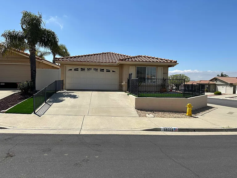 28221 Calle Lustrosos — Photo 2