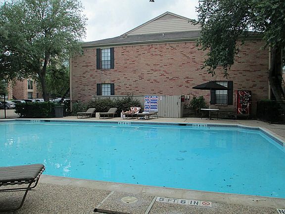 5th image of 2255 Braeswood Park Dr APT 174