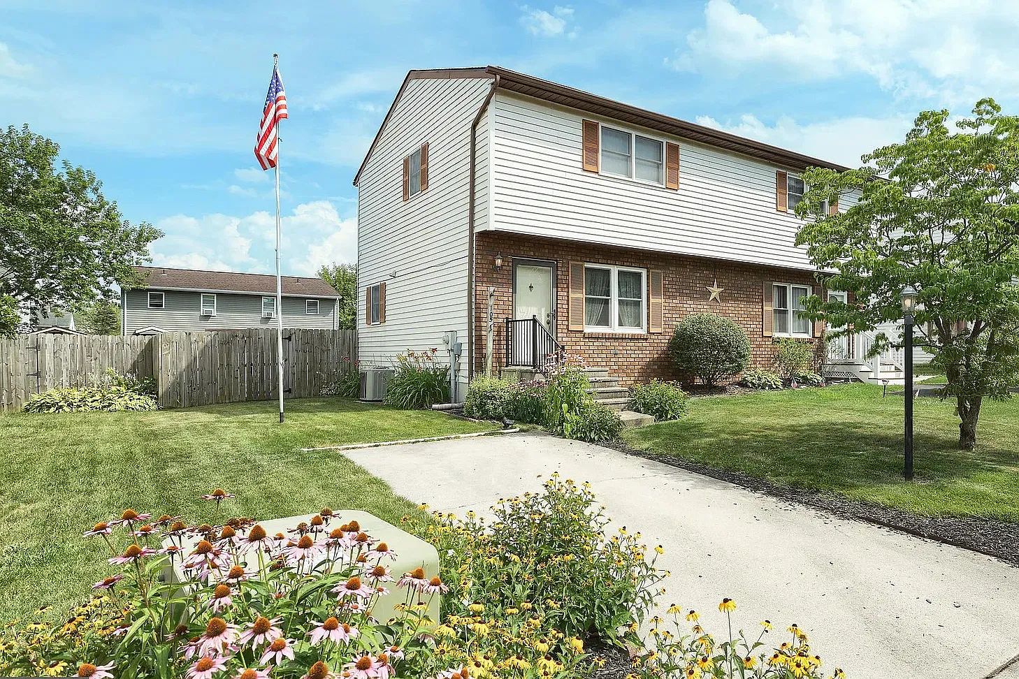 3 bed, 1360 sqft, $1,845 — Photo 2