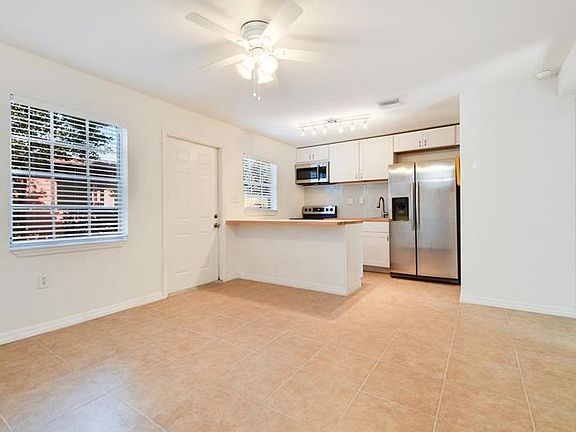 3rd image of 1523 Catherine St APT 21