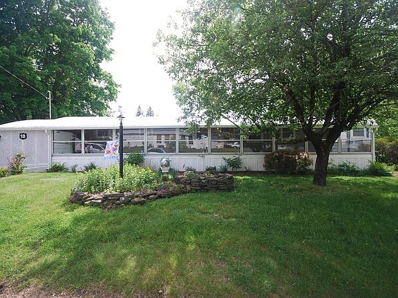 3rd image of 18 Riverview Cir