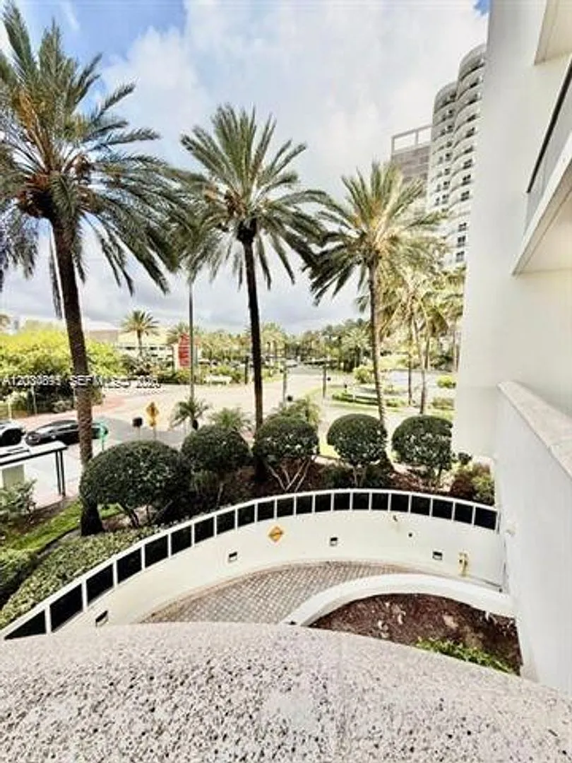 9595 Collins Ave cu-N2-G, Surfside, FL 33154 — Photo 2