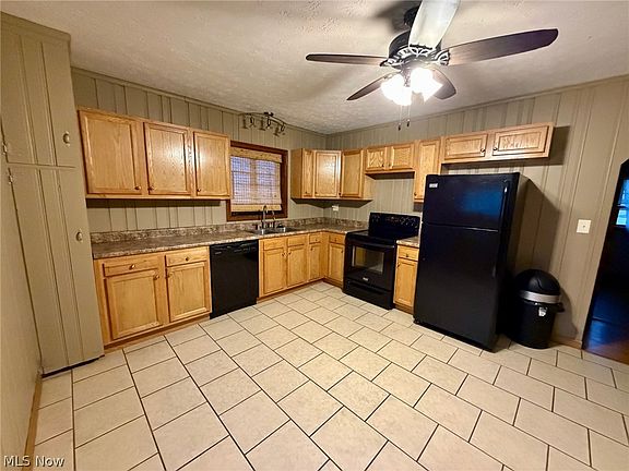 5th image of 224 10th St NW