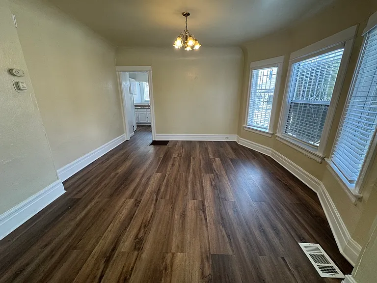 1124 W 37th Pl #1124 — Photo 3