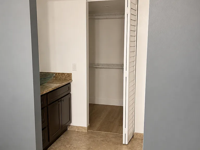 450 Commodore Dr #106 — Photo 3