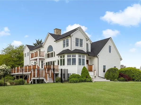 97 King Charles Dr, Portsmouth, RI 02871