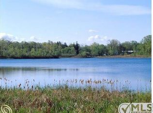 2698 Turtle Ridge Dr, Bloomfield, MI 48302