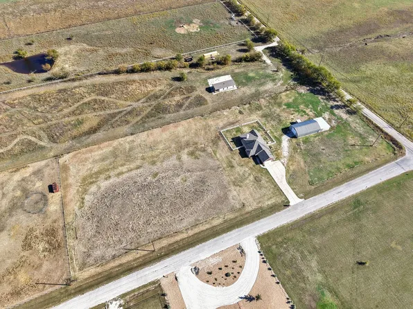 319 Hawk Ridge Rd, Decatur, TX 76234