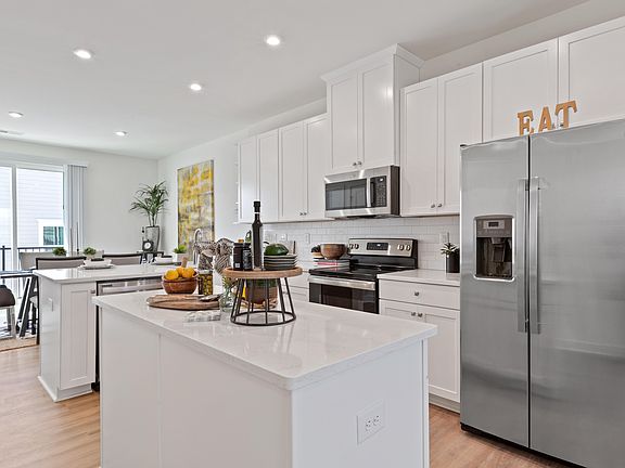 3rd image of 4928 Old Pineville Rd #3584932
