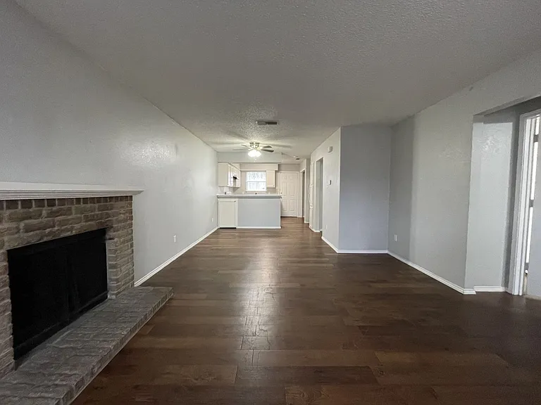 2503 Indigo Ln — Photo 2