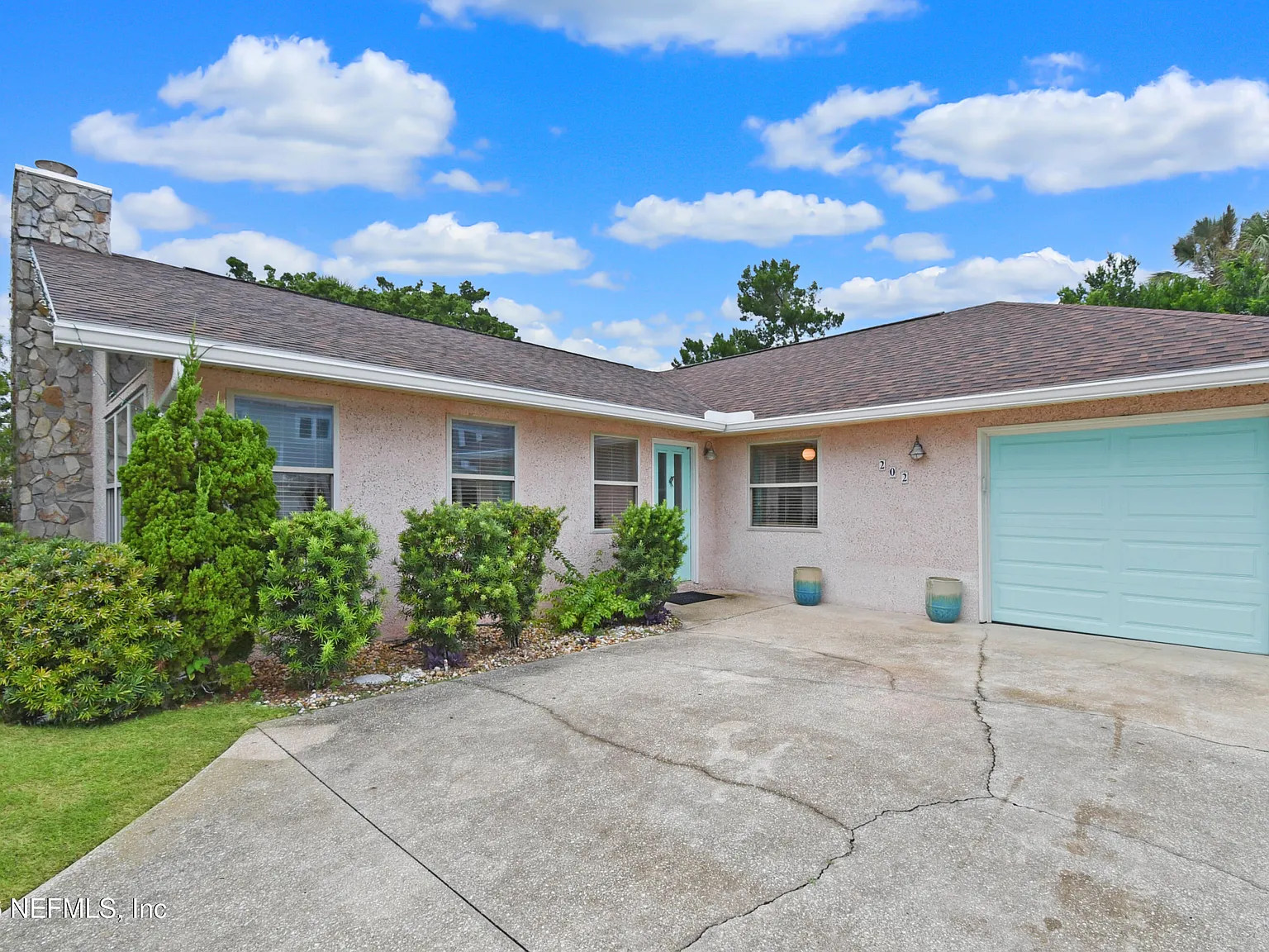 4 bed, 3.0 bath, 2033 sqft, $4,500 — Photo 2