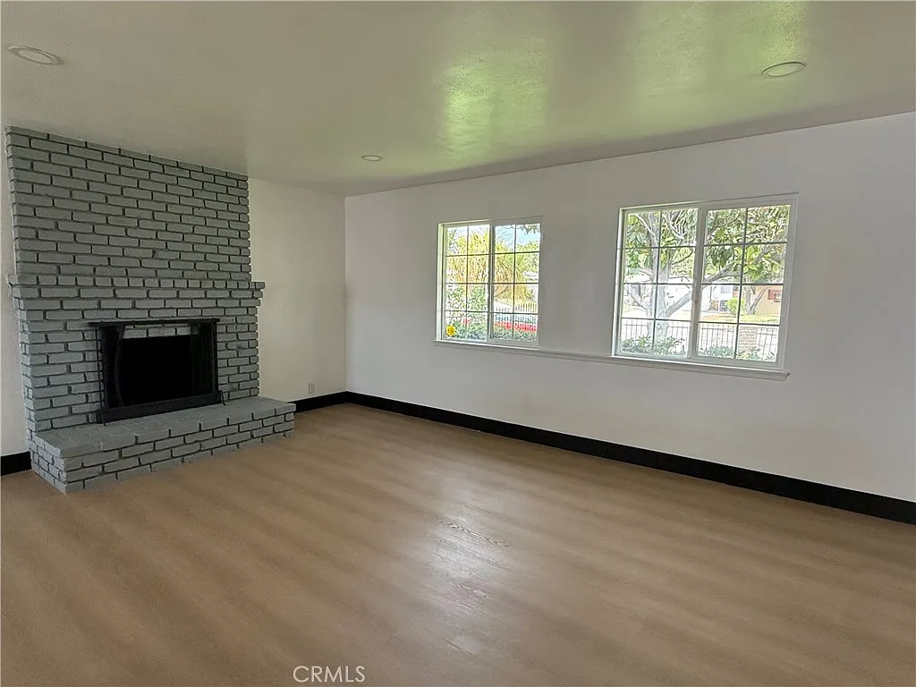 3 bed, 1354 sqft, $3,497 — Photo 2