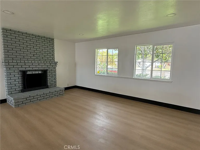 1915 Ervilla Pl — Photo 2