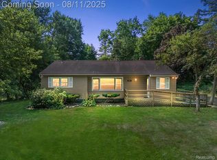 741 W Livingston Rd, Highland, MI 48357