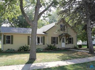 711 NE 3rd St, Madison, SD 57042