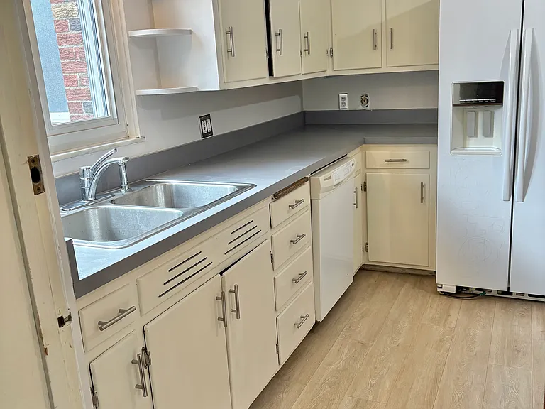 4033 Hillandale Rd #4 — Photo 3