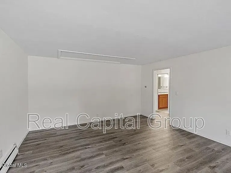 309 Harlem St #2 — Photo 15