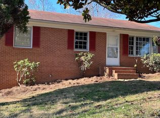 136 Shamrock Ave, Mount Airy, NC 27030