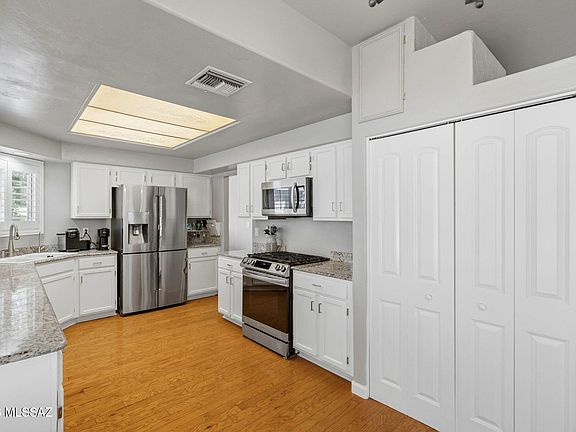 3rd image of 9845 N Meadow Flower Pl