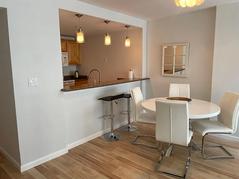 600 NE 36th St #1717 — Photo 10