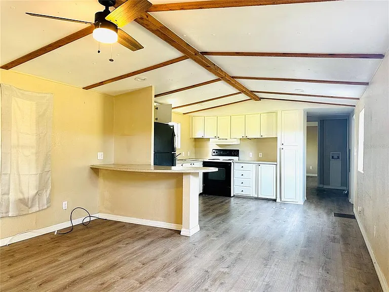 610 Grove Dr — Photo 4
