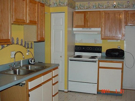 3rd image of 4034 Harmony Dr