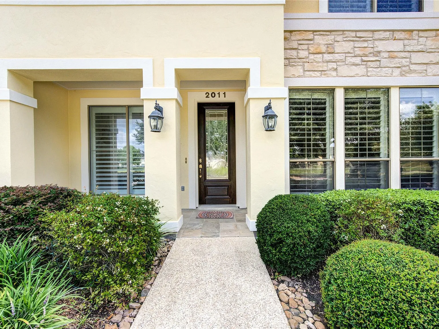 4 bed, 3.5 bath, 2853 sqft, $4,500 — Photo 1